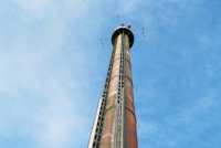 Beto Carrero World - Qual é o momento mais loco na Big Tower? A ( )  Subida, porque é emocionante B ( ) Descida, porque é radical C ( ) Quando  você